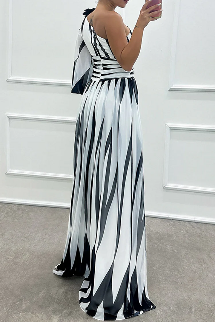 Chloe – Elegantní Maxi Šaty s Pruhovaným Jednobodovým Rukávem