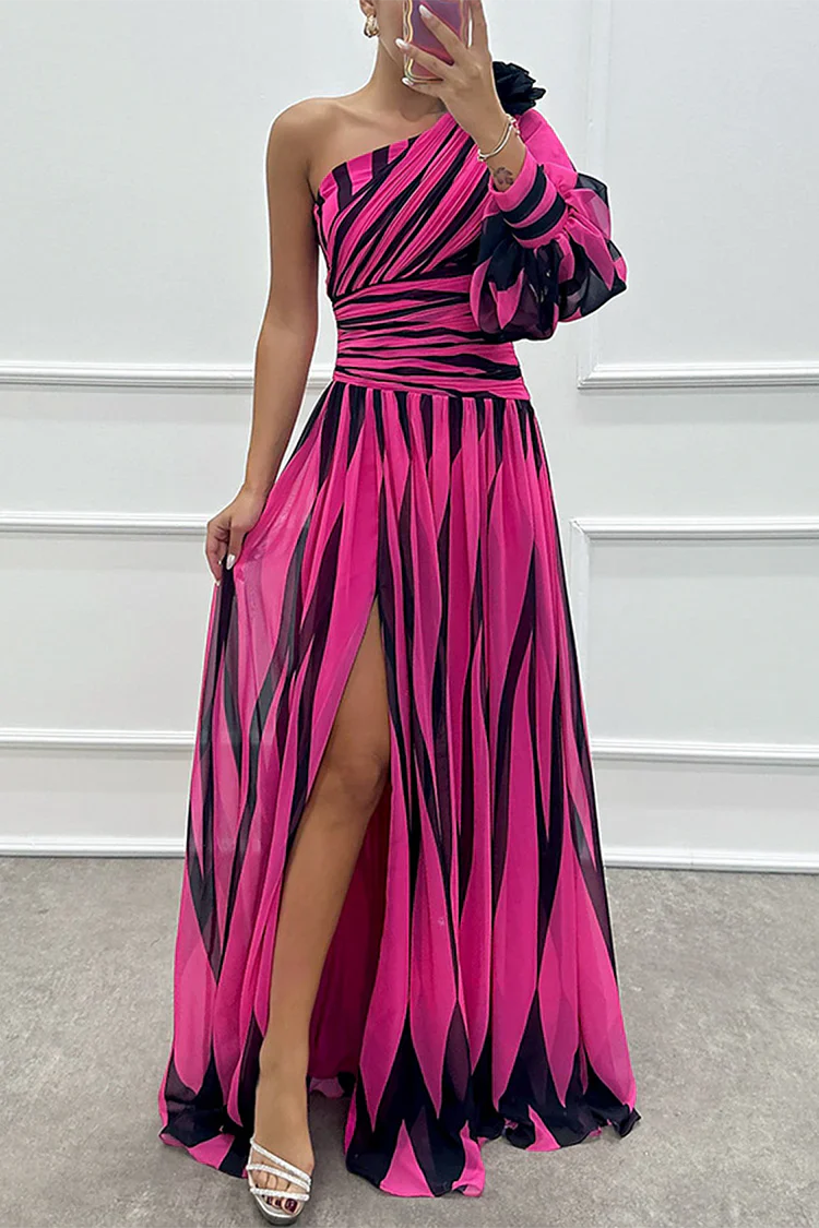Chloe – Elegantní Maxi Šaty s Pruhovaným Jednobodovým Rukávem