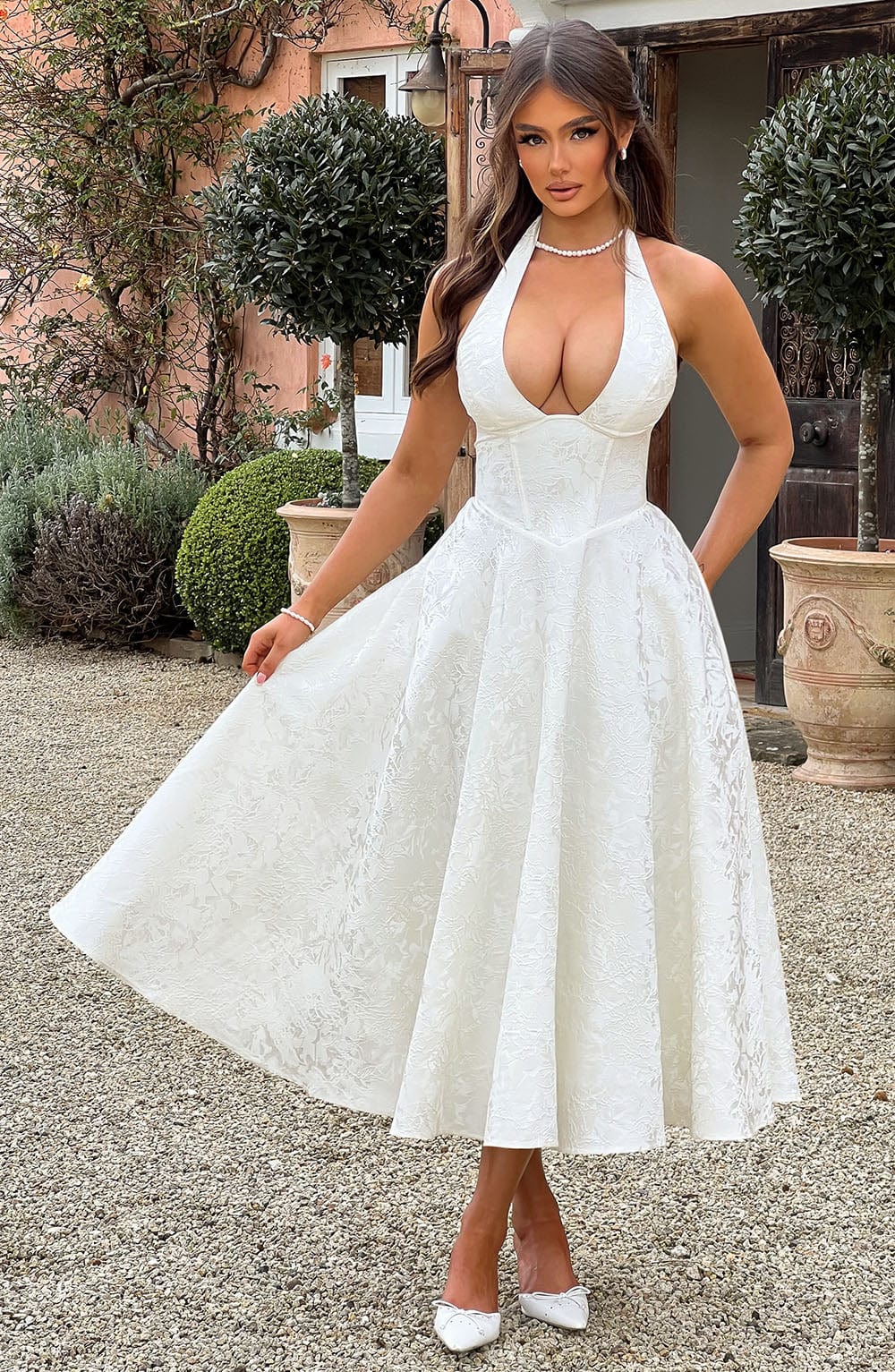 Niamh - Elegantní výšivací oděv bez rukávů s hlubokým výstřihem ve tvaru V